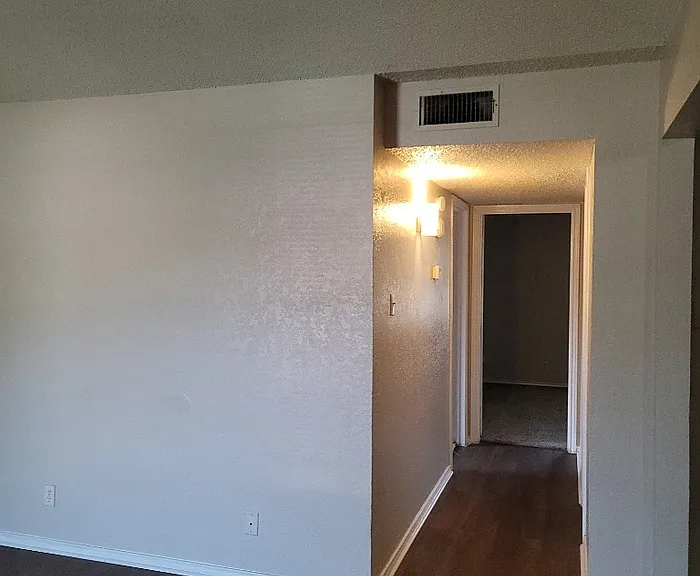 1117 Landsdale Ln — Photo 4