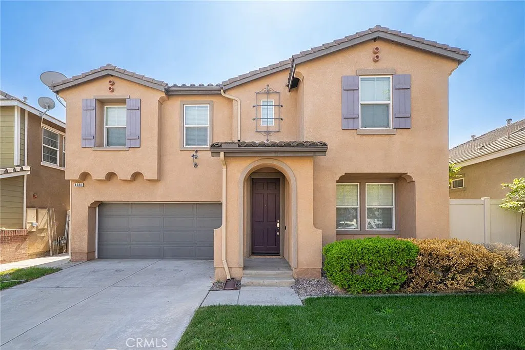 4 bed, 2.5 bath, 2504 sqft, $3,400 — Photo 1