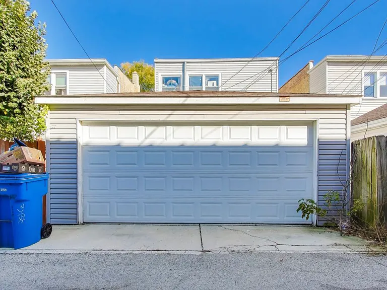 N Harding Ave — Photo 17