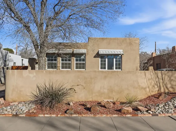 214 Richmond Dr SE, Albuquerque, NM 87106