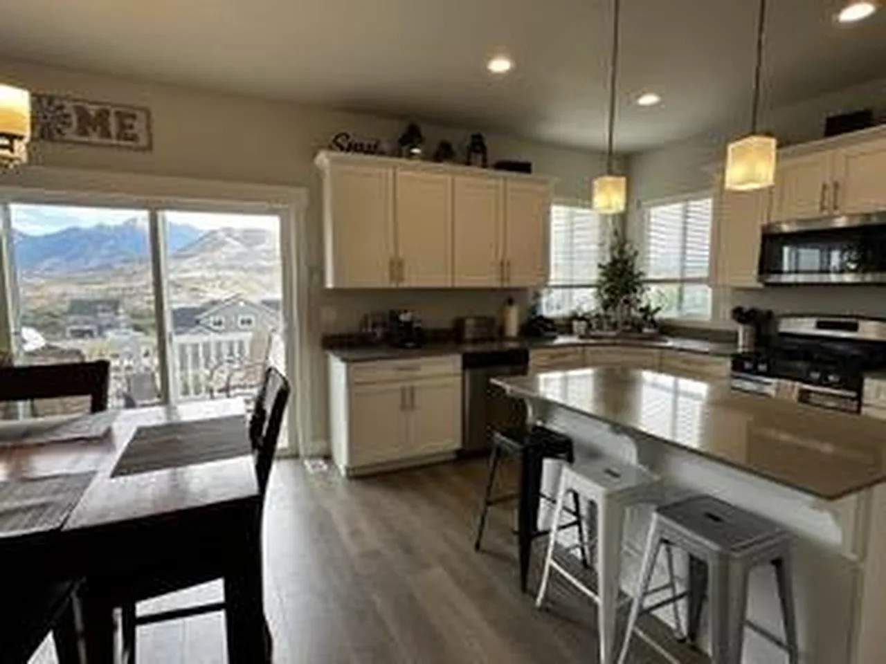 4 bed, 2.5 bath, 3500 sqft, $2,895 — Photo 3