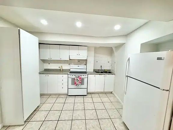 4th image of 33 Forestside Ct #1A