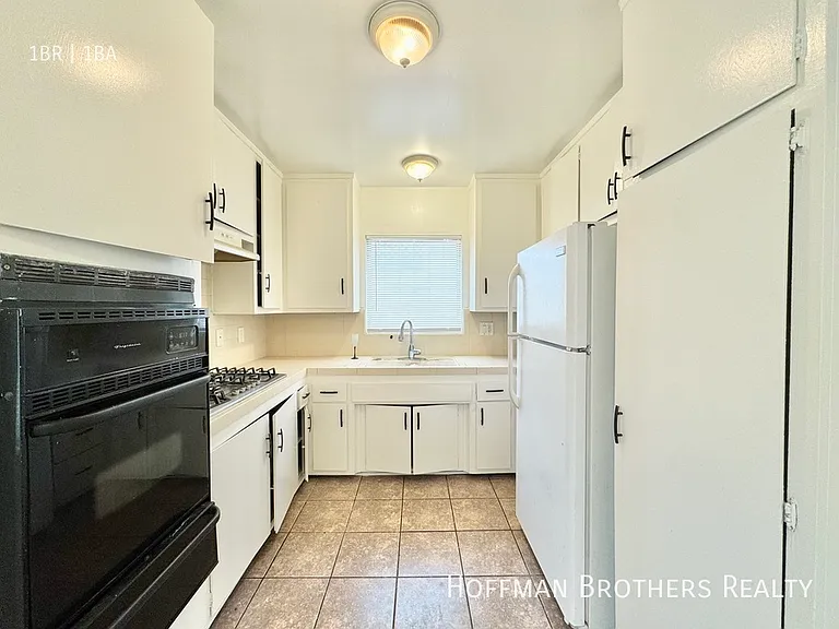 214 E Hazel St #2 — Photo 4