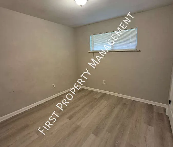 1020 Mission Ave — Photo 10