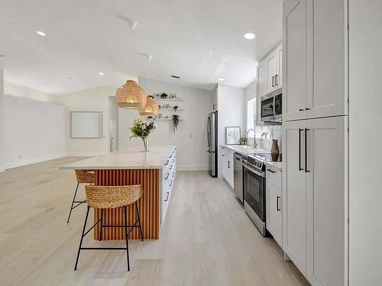 11287 Vivero Ave — Photo 10