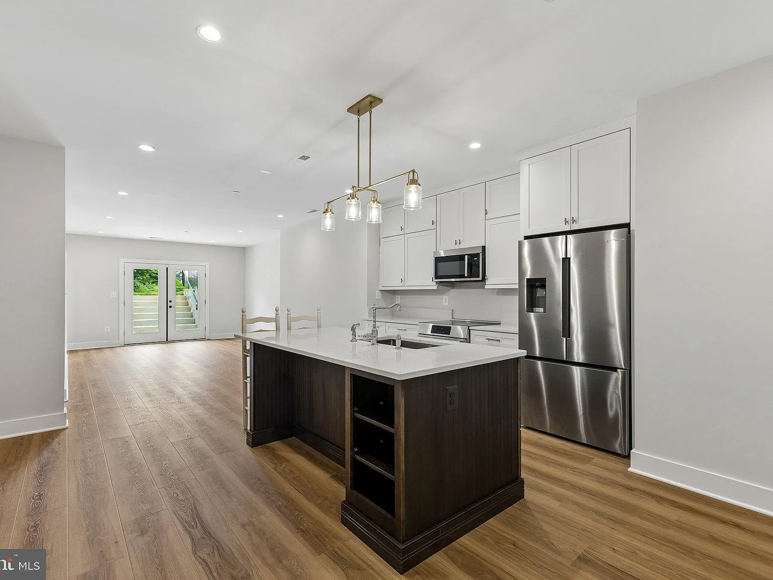 2 bed, 1.5 bath, 1500 sqft, $3,500 — Photo 3