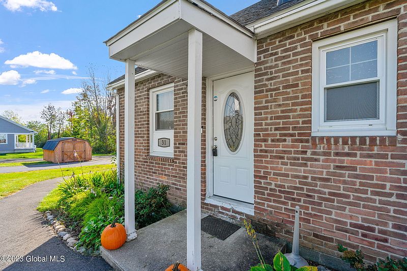 2nd image of 31 Vista Court