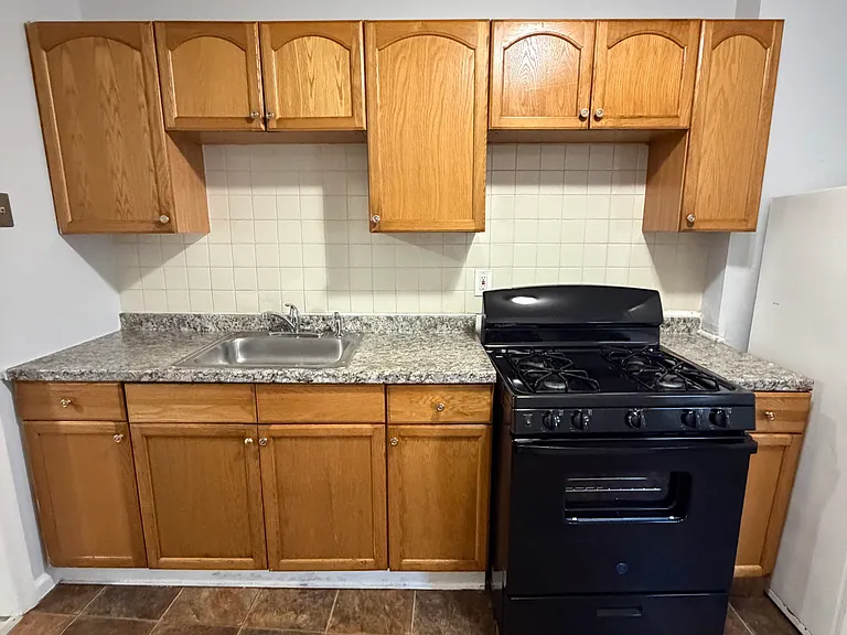 318 Jefferson St — Photo 4