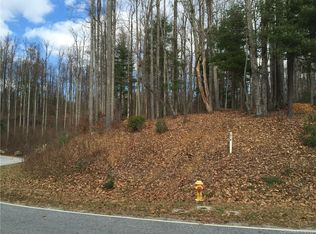 372 Hollybrook Dr, Flat Rock, NC 28731