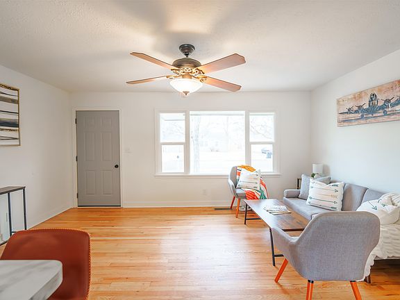 5th image of 934 Pearl Ave