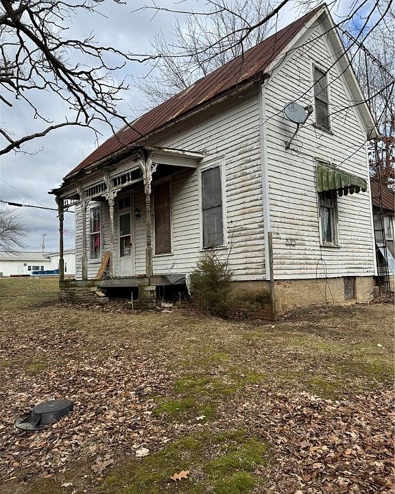 1st image of 206 S Main St
