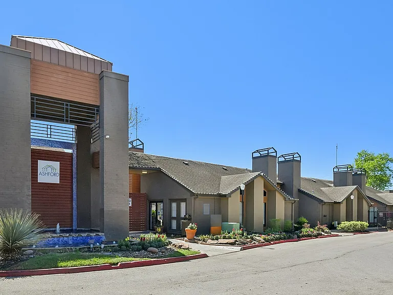 3-web-or-mls-Briar Forest Dr-S1303-003