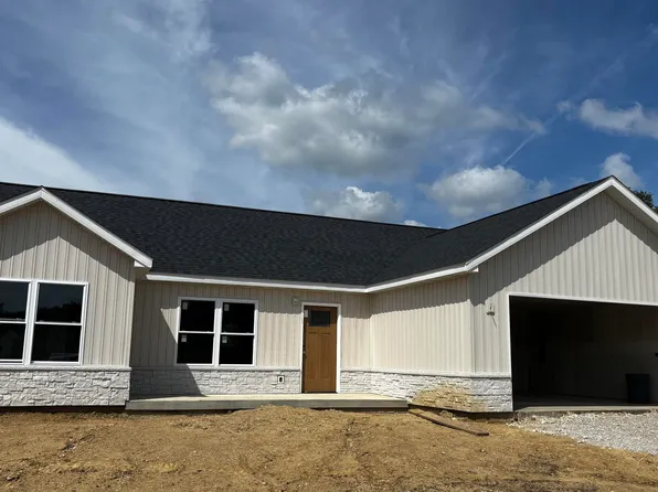 1221 Parkview Dr, Eureka, IL 61530