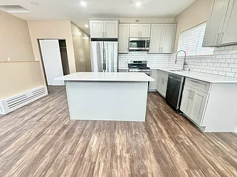 Rented by Papp Realty