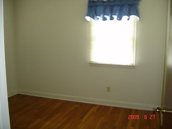 5th image of 908 Harvey Rd