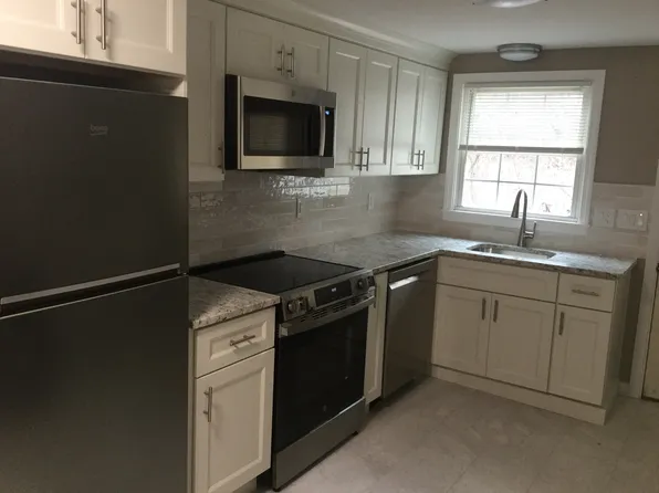 52 Main St #C3, East Hampton, CT 06424