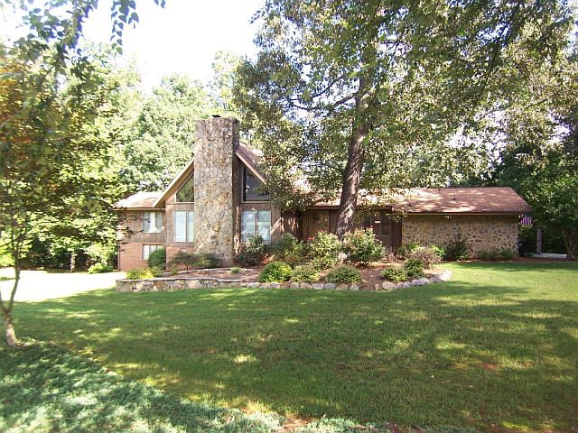1st image of 113 Twin Lake Dr