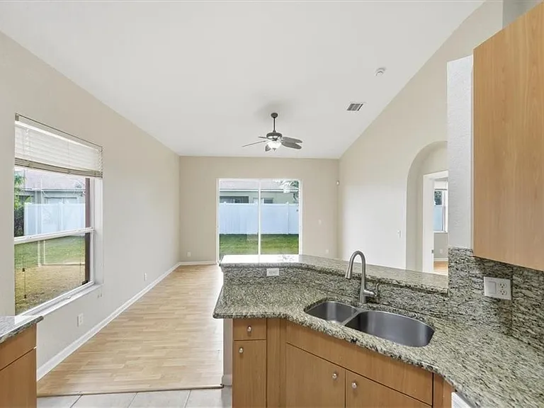 6217 Spring Lake Ter — Photo 12