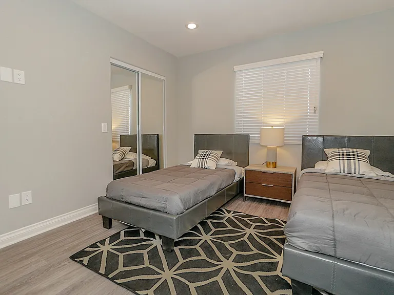 4508 Esmeralda St #1/2 — Photo 14