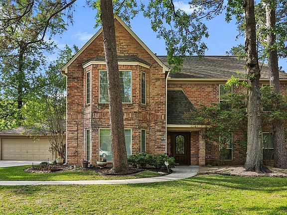 Automatic sprinkler system front & back keeps lawn looking green.