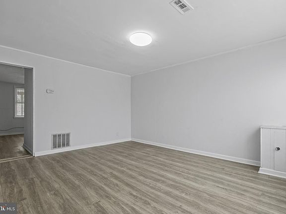 5th image of 2619 Northshire Dr
