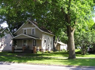 907 F Ave NW, Cedar Rapids, IA 52405