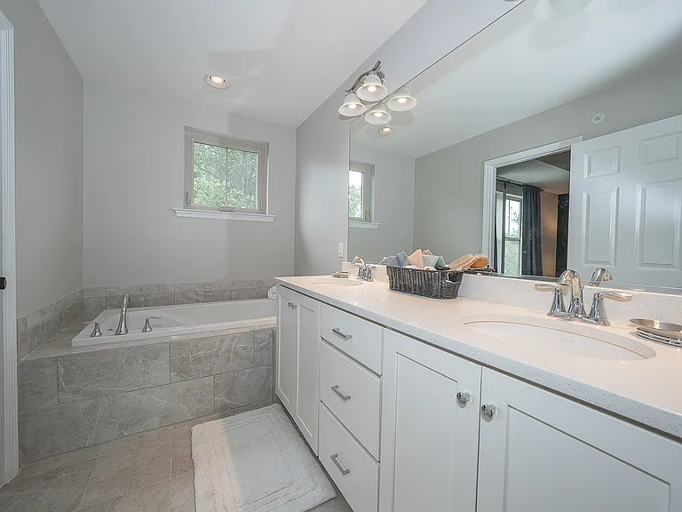 9 Treyburn Dr — Photo 28