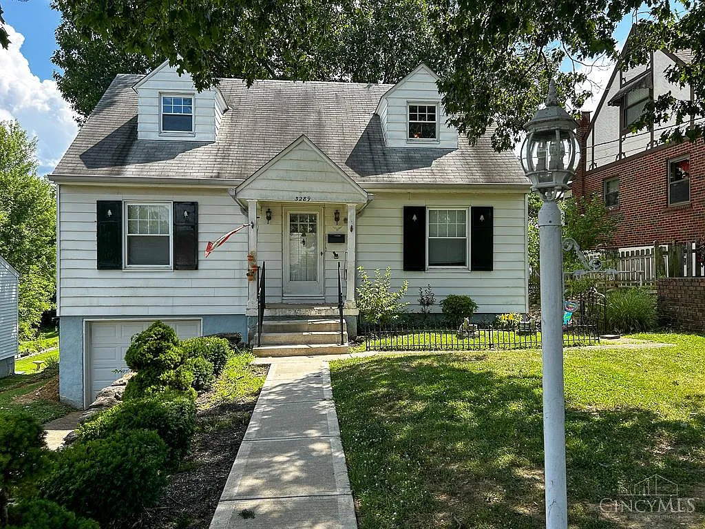 3 bed, 1400 sqft, $1,950 — Photo 1