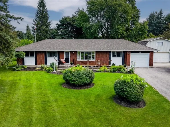 44 Oakwood Dr, North Dumfries, ON N1R 5S3