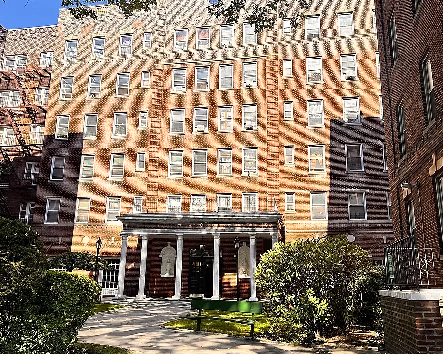 141-25 Northern Blvd #A28
