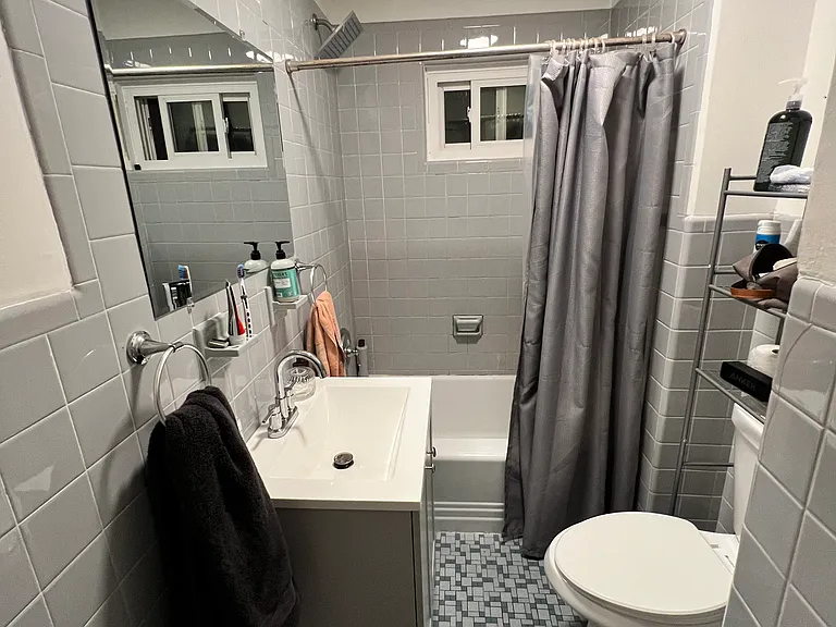 19 Hague St #1 — Photo 3