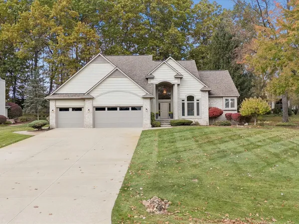4435 Driftwood Dr, Commerce Township, MI 48382