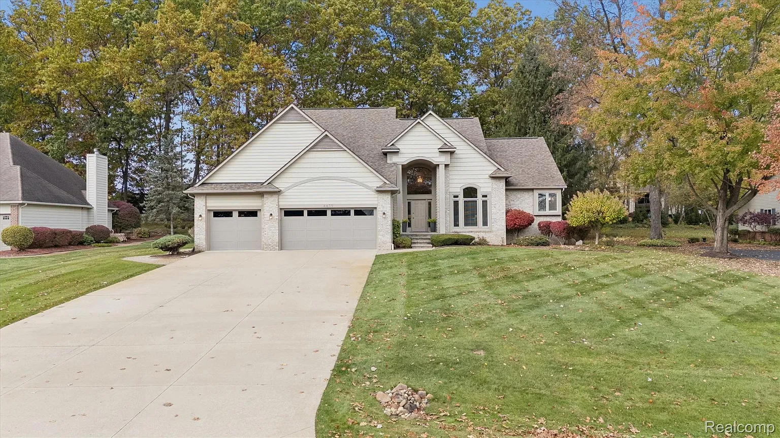 4435 Driftwood Dr photo 1