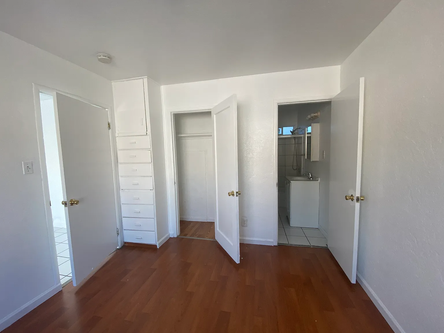 2 bed, 900 sqft, $2,700 — Photo 4