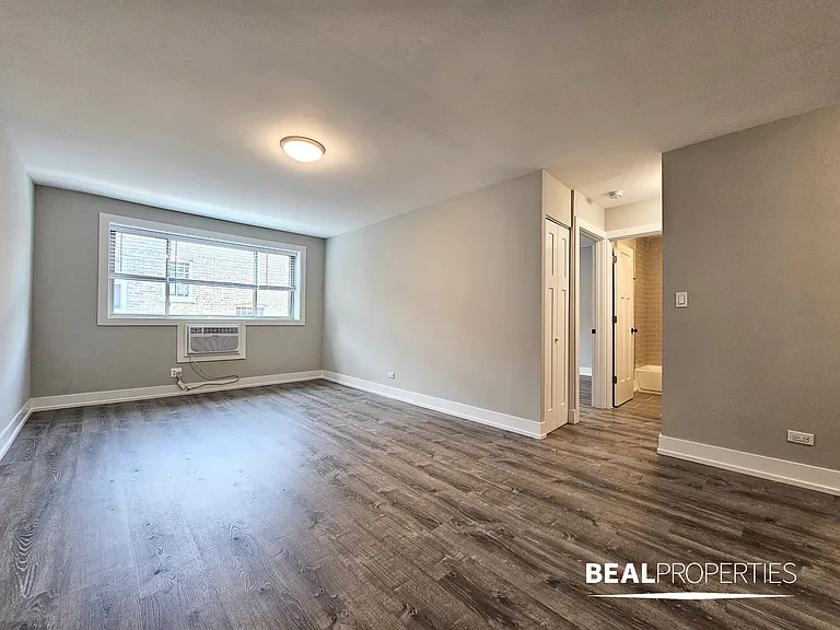 530 W Surf — Photo 101