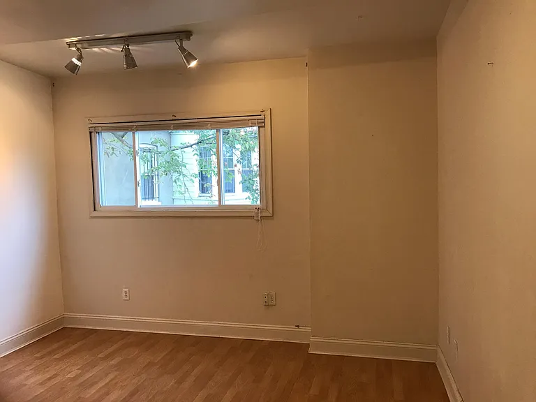 1383 Potomac Ave SE — Photo 30