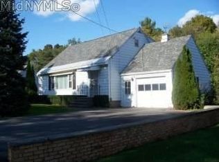 14 Cresthill Dr, Whitesboro, NY 13492