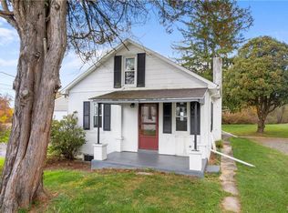 11 Lumber St, Mertztown, PA 19539