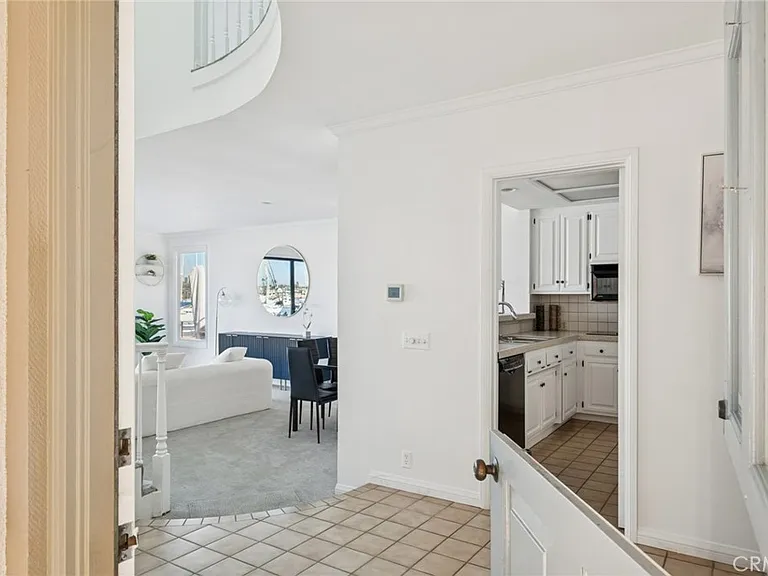 1214 E Balboa Blvd — Photo 3