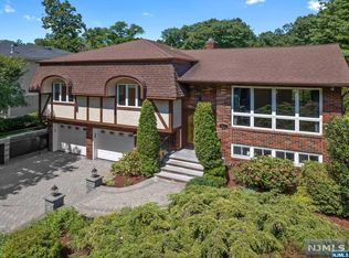 40 Hickory St, Englewood Cliffs, NJ 07632