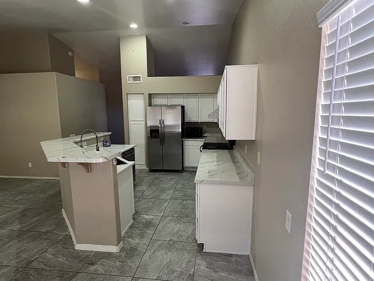 25 N Cholla St — Photo 5