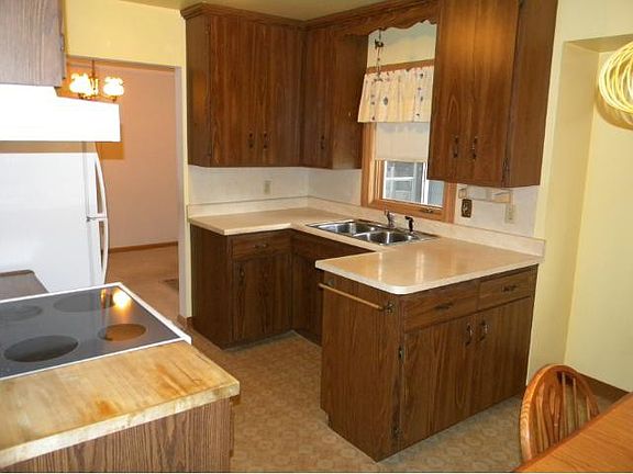 4th image of 1665 County Road B E