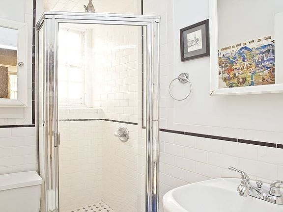 4th image of 508 E 78th St APT 4L