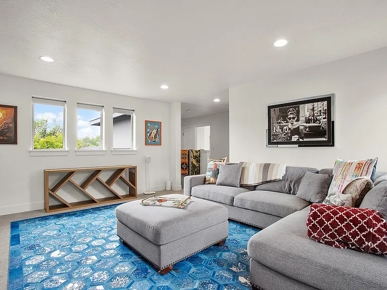 2548 E Warm Springs Ave — Photo 45