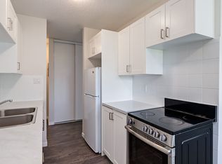 Berkeley Square, Lethbridge, AB T1K 4W1