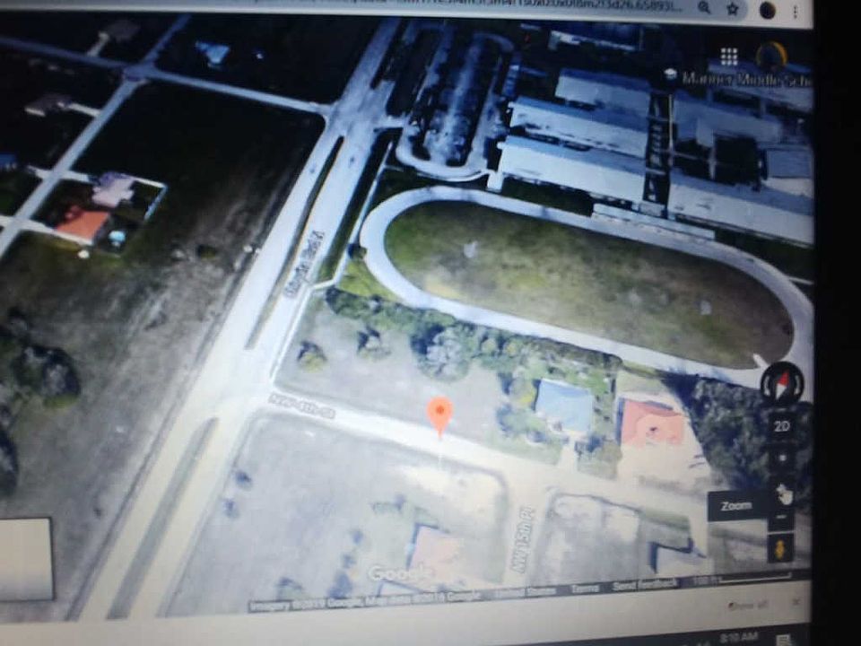 2nd image of 310 NW 15th Pl