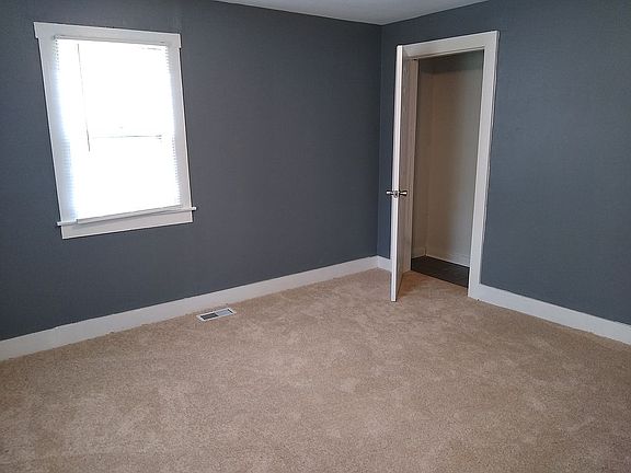 4th image of 233 E Gallatin St