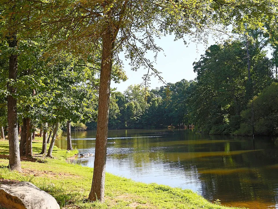Lakeview Apartments