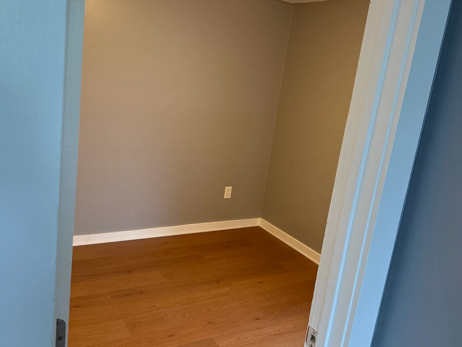 3 bed, 1050 sqft, $2,000 — Photo 2