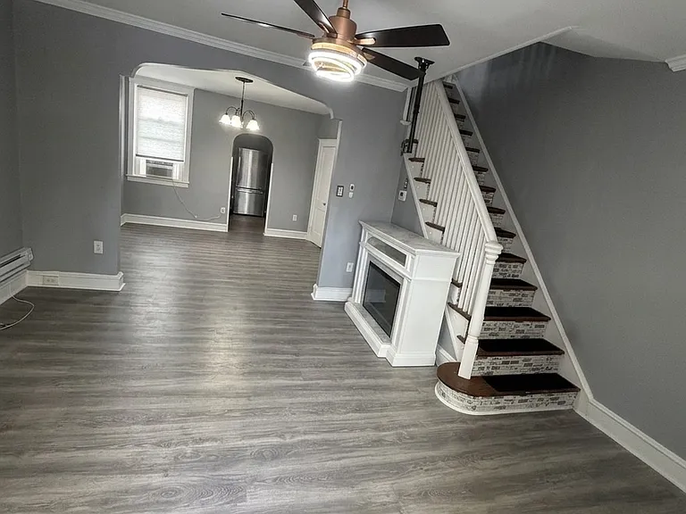 4744 Sheffield Ave — Photo 2